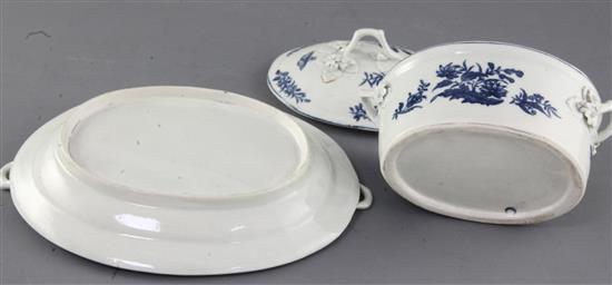 A Worcester rose-centred spray group blue and white butter tub, cover and stand, c.1770, cross hatch crescent mark, 21cm